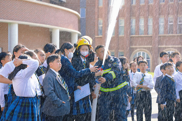 “消防安全”主题集会,南通惠立学校